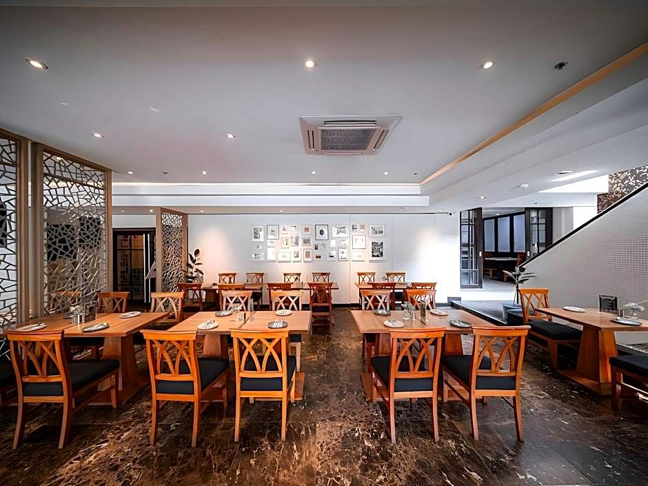 Bandara Suites Silom