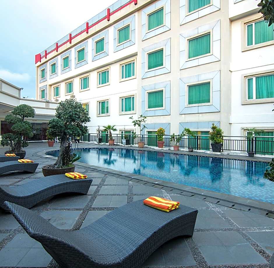 Rocky Plaza Hotel Padang