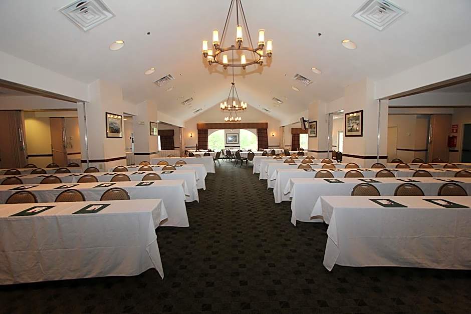 Black Bear Inn & Suites