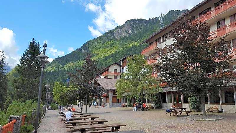 Bella Italia & Efa Village