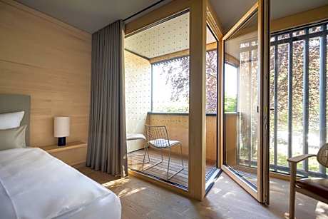 Garden Room with Balcony 