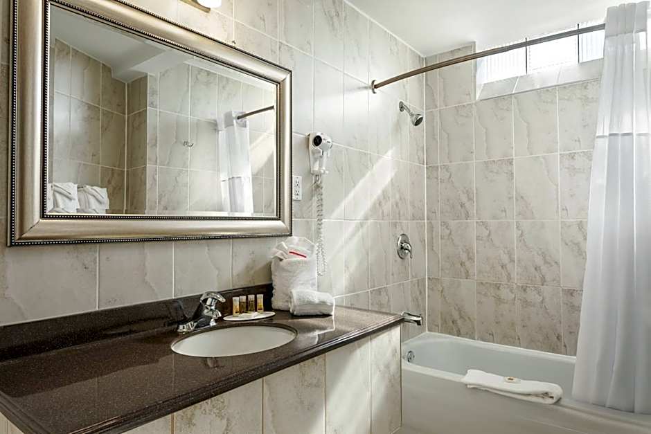 Days Inn by Wyndham Montreal East