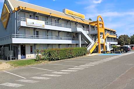 Premiere Classe Saint Quentin En Yvelines - Elancourt