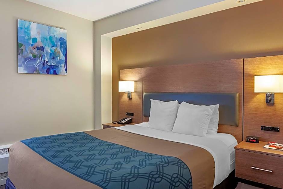Econo Lodge Inn & Suites Downtown