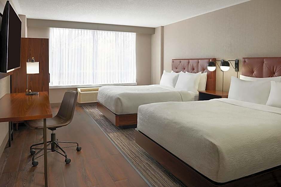 Four Points by Sheraton Point Edward Sarnia