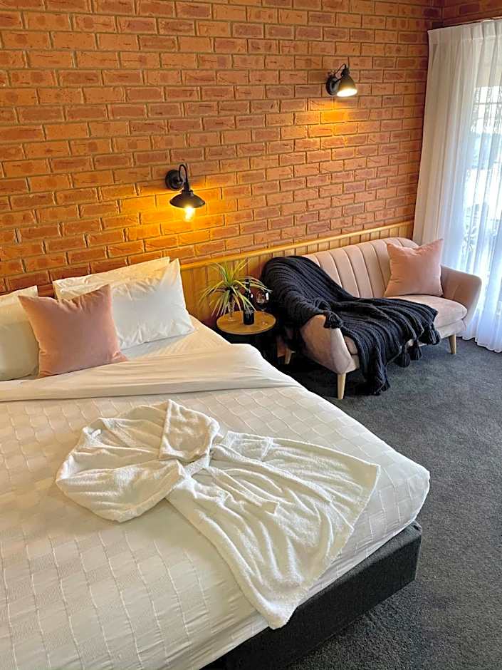 Golden River Motor Inn