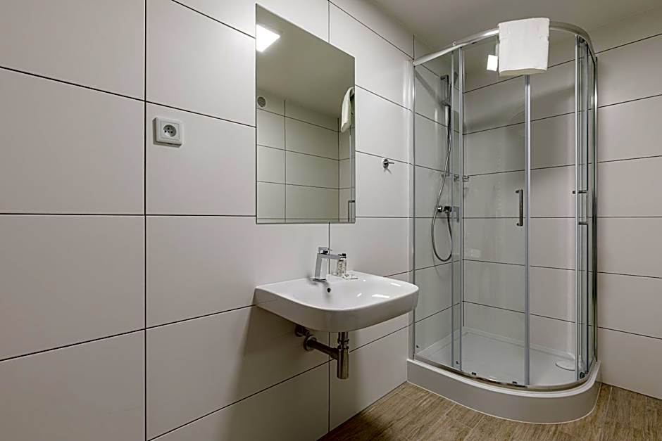 AQUA HOUSE