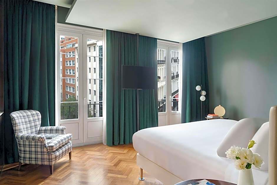 Photo 1 of 5 of Suite