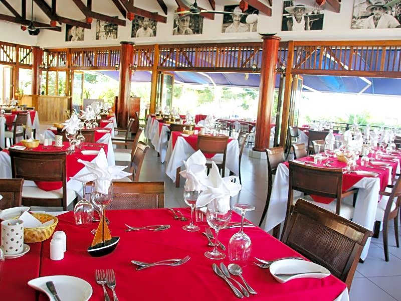 Pirogue Lodge