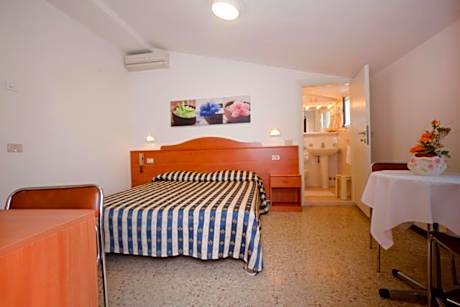 Double Room with Balcony and Sea View