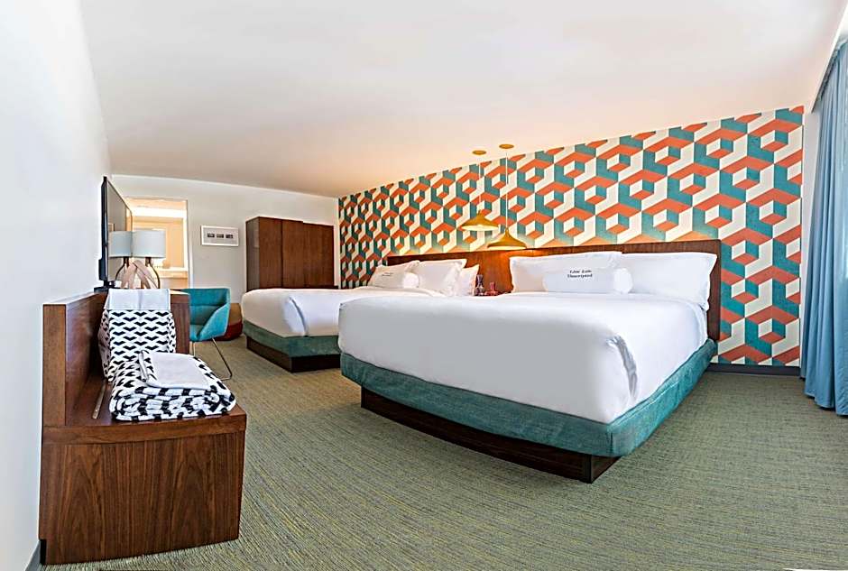 Foto 1 daripada 6 — 2 Queen Beds, City View