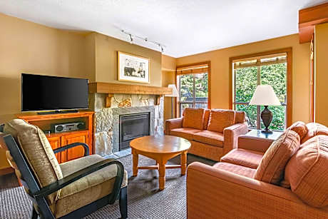 1 Bedroom 1 Queen Suite W/ Roll-In Shower