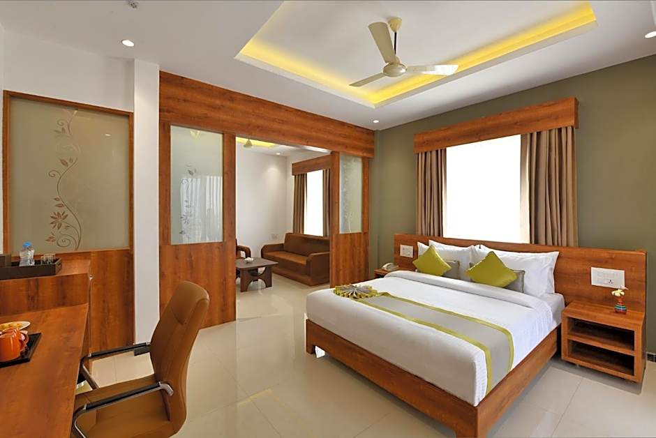 Photo 1 of 2 of Executive Suite