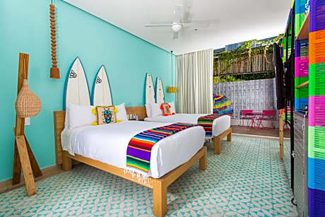 Spectacular Escape Room with Two Double Beds and Ocean View
