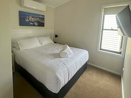 Superior 2 Bedroom Cabin - Water Park View