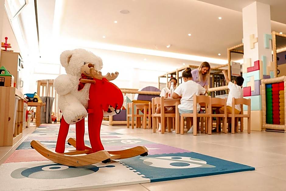 Cavo Maris Beach Hotel