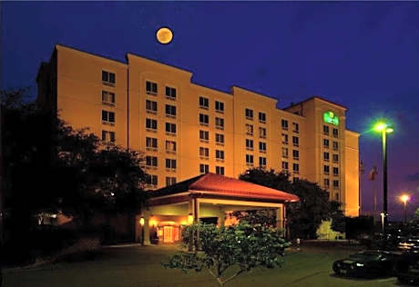 La Quinta Inn & Suites by Wyndham San Antonio Medical Center