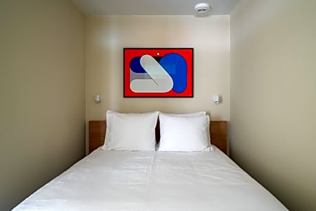 1 Bedroom Apartment with AC and Sofa Bed