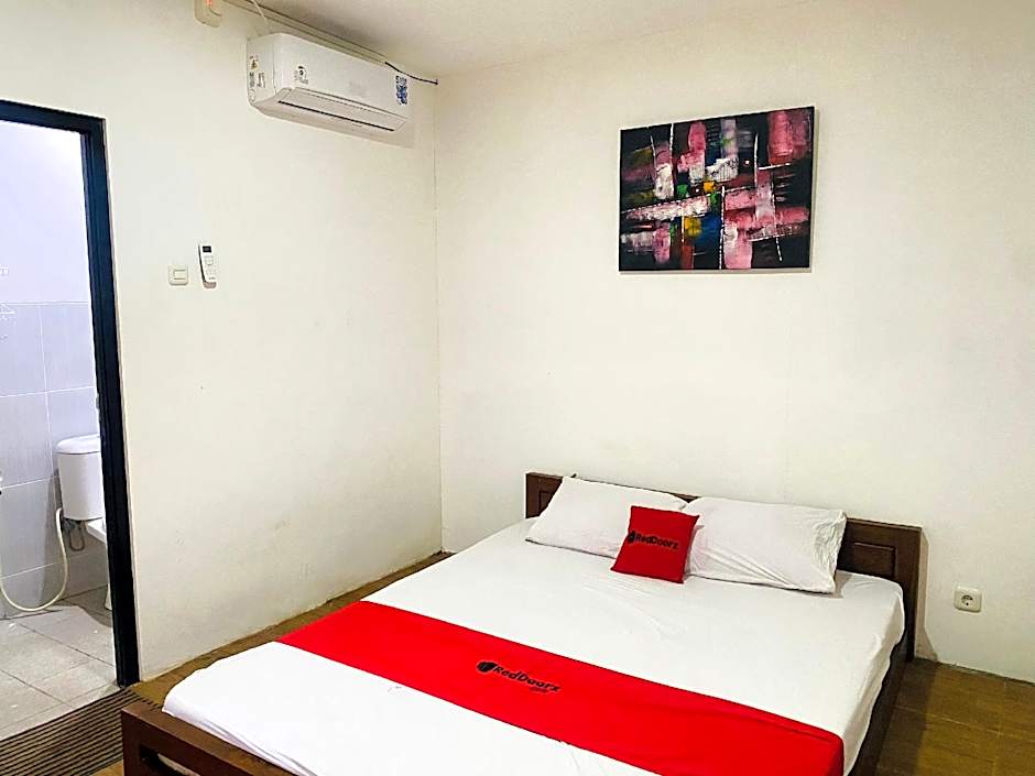 RedDoorz Syariah Near Wisata Durensewu Pandaan