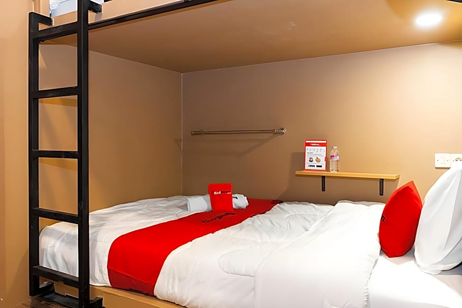 RedDoorz Hostel @ DI Panjaitan Simpang Lima