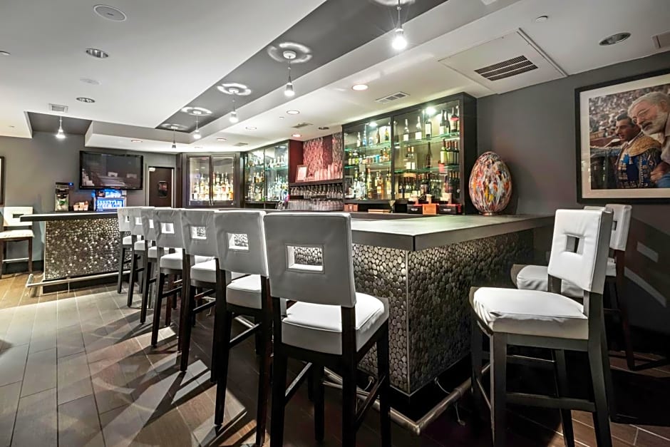 Artmore Hotel