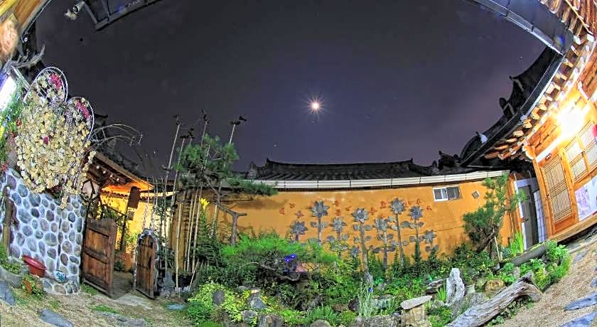 Happiness Full Hanok Guesthouse Jeonju