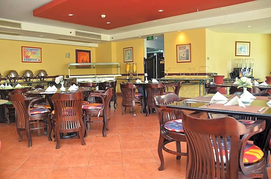 Aracan Pyramids Hotel