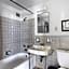 Spacious 2 Bedroom 2 Bathroom Unit Great Location