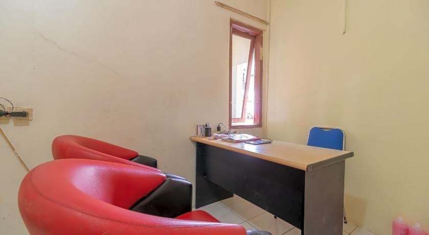 RedDoorz near Pondok Indah Water Park