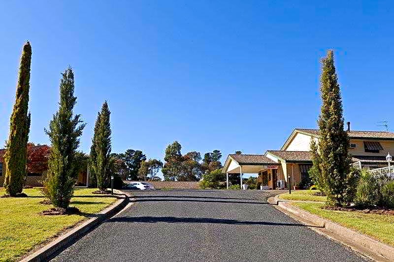 Hilltops Retreat Motor Inn