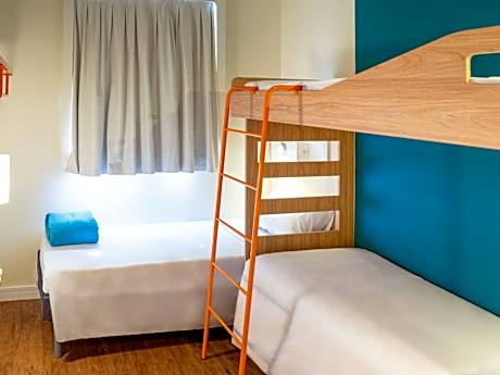 Triple Apartment With 1 Bunk Bed And 1 Single Size Bed