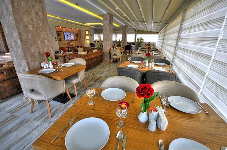 Golden Deluxe Hotel