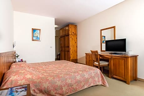 Twin room with Extra Sofa Bed (3 Adults)