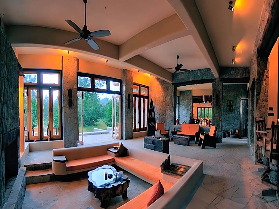 Pugdundee safaris - Kanha Earth Lodge