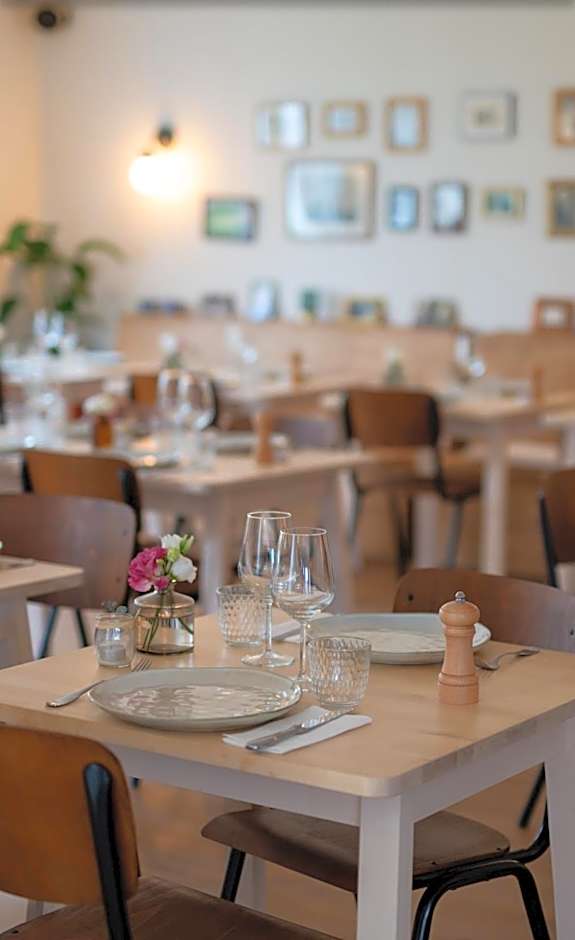 Hôtel Restaurant La Voile Bleue