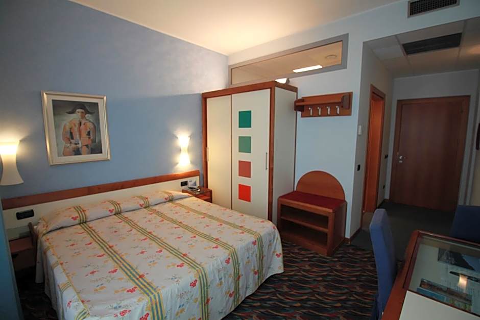 Photo 1 of 9 of Double Room