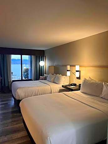 Deluxe Queen Room - LAKEFRONT