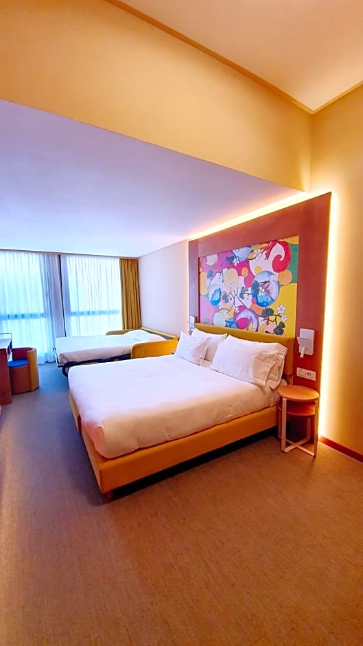 OMAMA Hotel