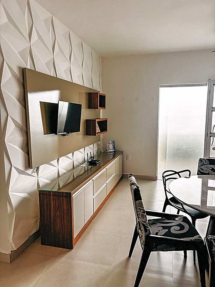 Apto Térreo com 2 quartos (ambos com ar split), sendo 1 suíte, internet privativa 300MBPS, no Residencial Vila Regina, condominio com piscina e área gourmet bem próximo a praia de Taperapuã