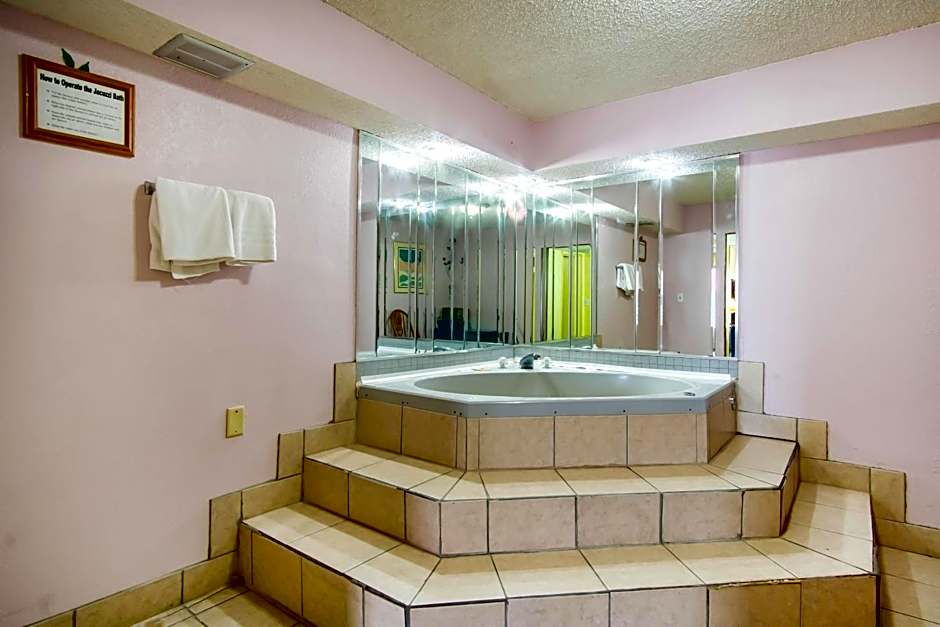 OYO Hotel Hutchinson KS West 4th Ave