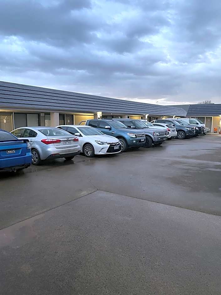 SHEPPARTON MOTOR INN Tudor House Motel