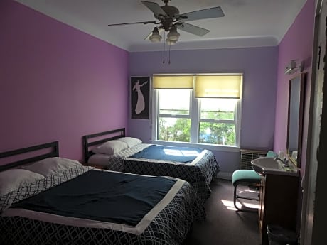 2 Bed Feature Non-Smoking