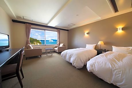 Standard Twin Room with Sea View