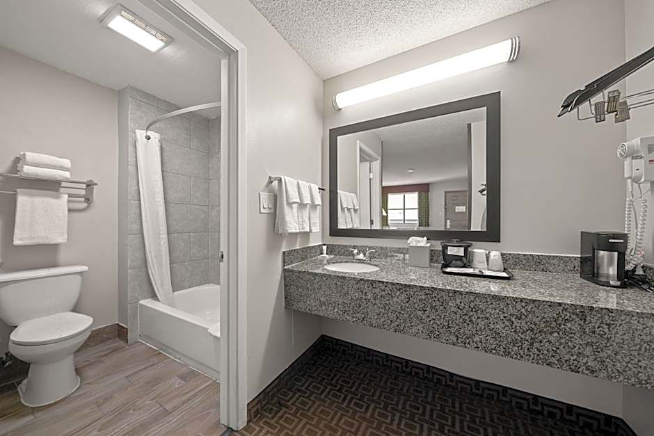 Days Inn by Wyndham Round Rock