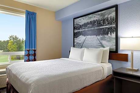 Executive Queen Room - Non-Smoking