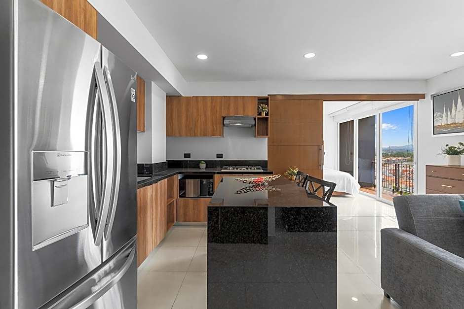 Monyxbnb at Zoho Skies