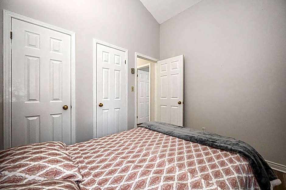 Evergreen Escape - Tobermory Chalet & Sauna