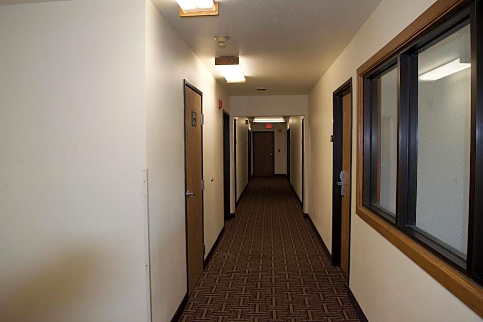 AmeriVu Inn and Suites Shawano WI