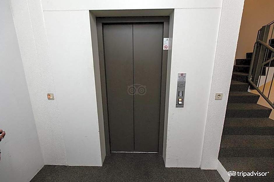 101 Guesthouse Hotel