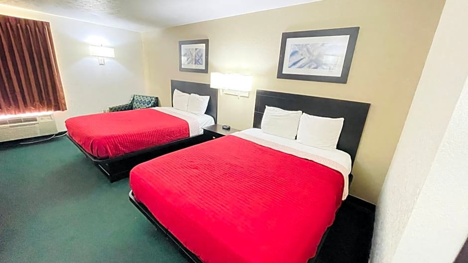 Pinckneyville Inn and Suites